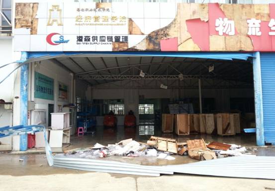 物流实训基地大门被“蹂躏致残”
