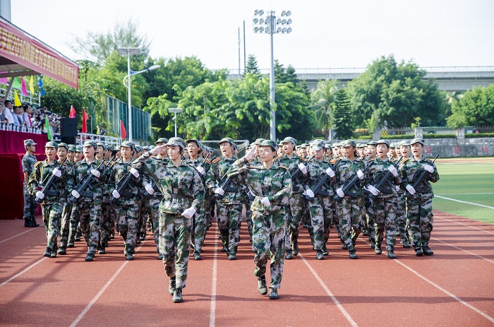 9月14日，分列式表演（图书馆 梁平摄影）.jpg