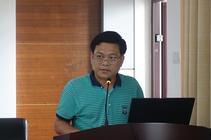 党委书记王承庆在9月23日中层干部会议上传达省学校安全工作会议精神（党委宣传部 袁媛摄影）.jpg