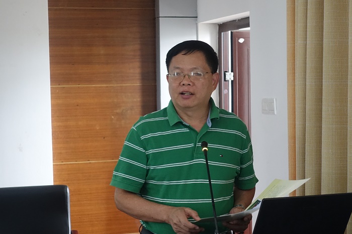副校长梁栋在9月23日中层干部会议上通报学校2016年度各项重点工作推进情况（党委宣传部 袁媛摄影）.jpg