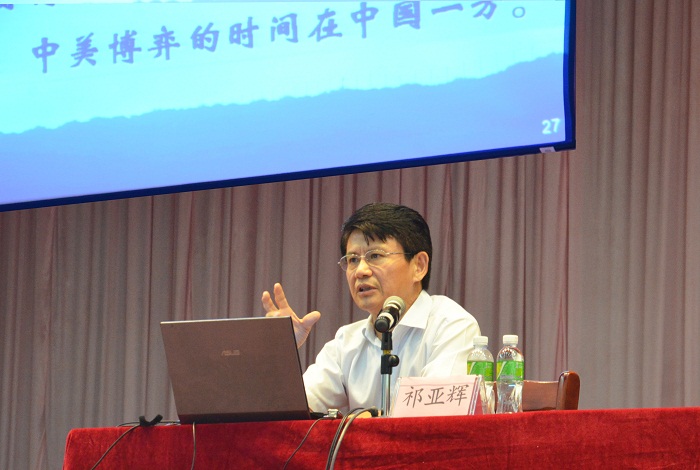 祁亚辉教授主讲《走在民族复兴大道上的当今中国》（党委宣传部 袁媛摄影）.jpg
