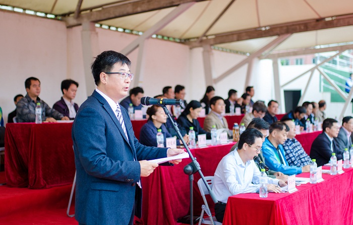 王安兴致开幕辞（图书馆 梁平摄影）.jpg