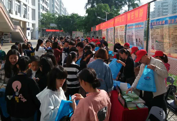 预防艾滋病宣传活动现场（后勤保卫处提供）.jpg