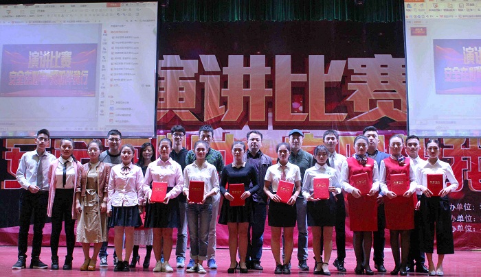 出席比赛的领导、评委、老师及全体参赛选手的合影（海职青年记者团 林诗杰摄影）.jpg