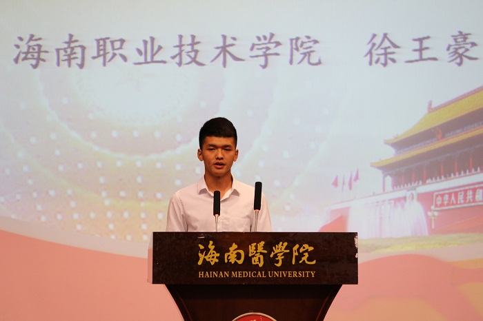 2016级汽车服务与营销班徐王豪演讲现场（海职青年记者团 黎加奎摄影）.JPG