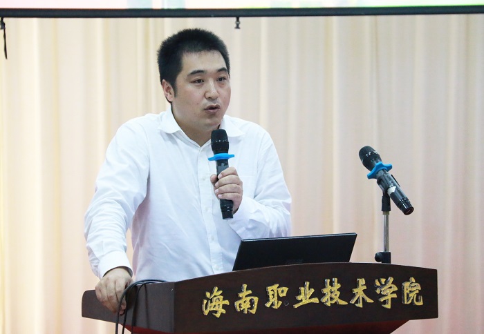 时瑞青做动员讲话（海职青年记者团摄影）.jpg